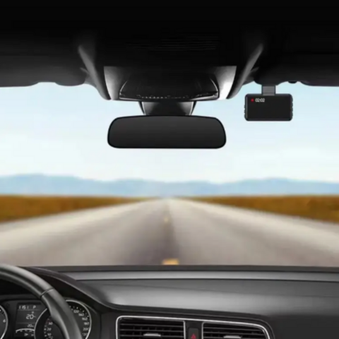 Cameră Dublă Auto – Securitate Totală Pe Drum